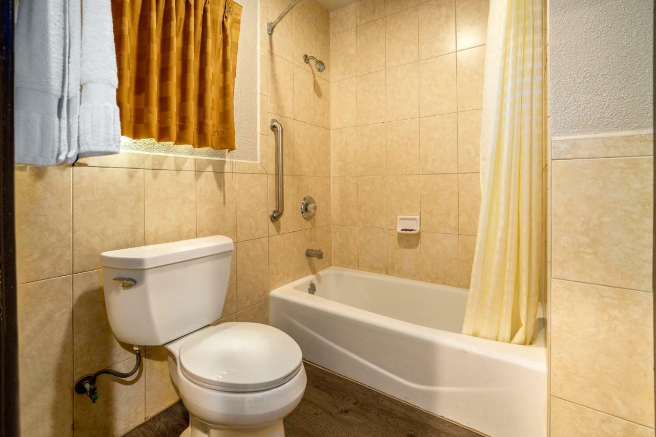 Oak Park Motel 3*